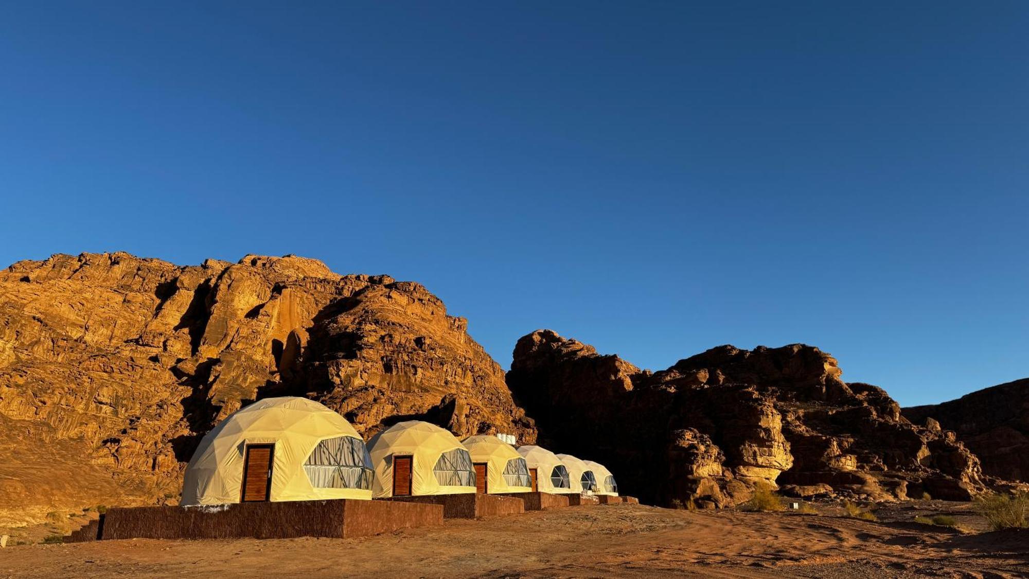 Sultan Al_ wadi rum Hotel Bagian luar foto