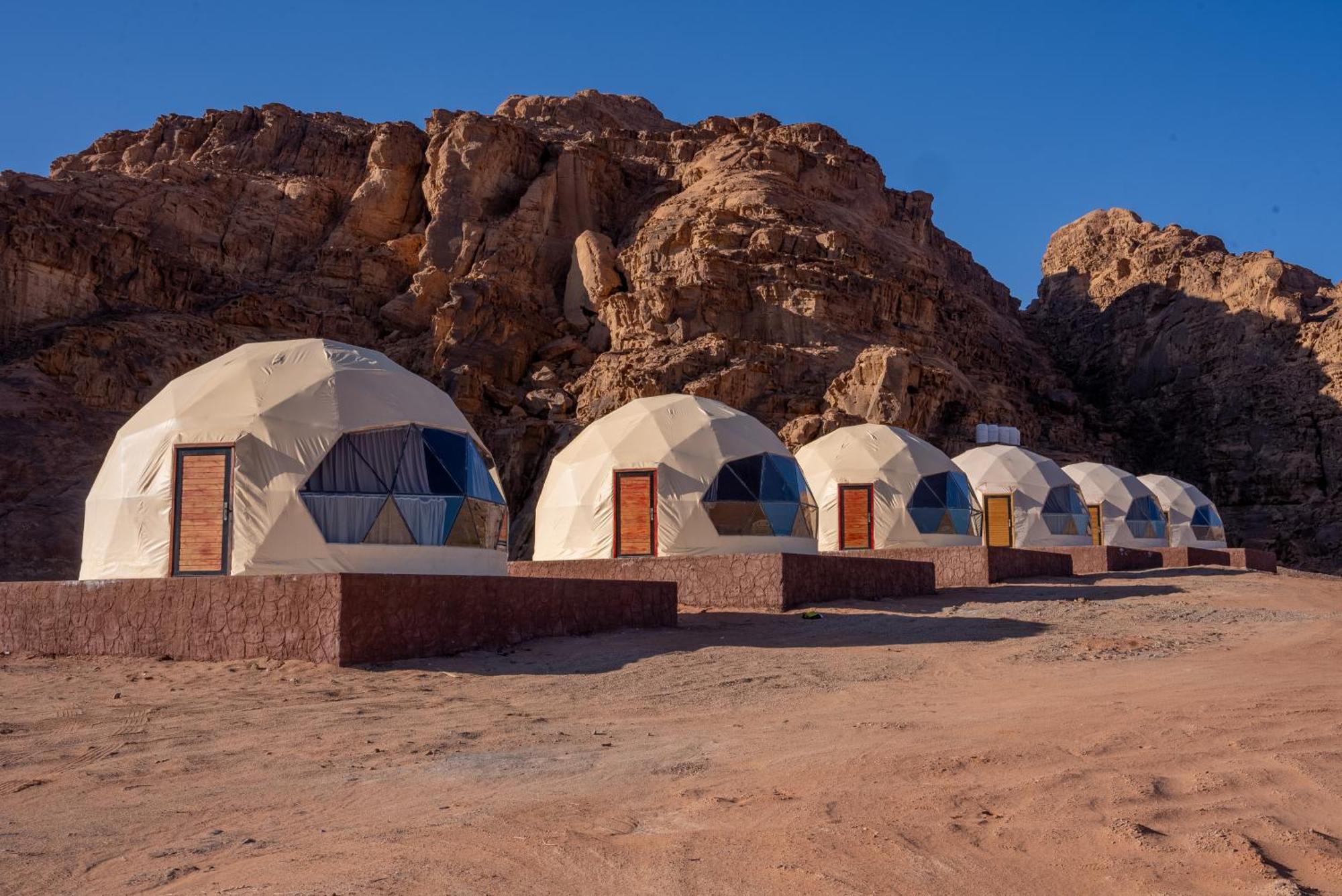 Sultan Al_ wadi rum Hotel Bagian luar foto