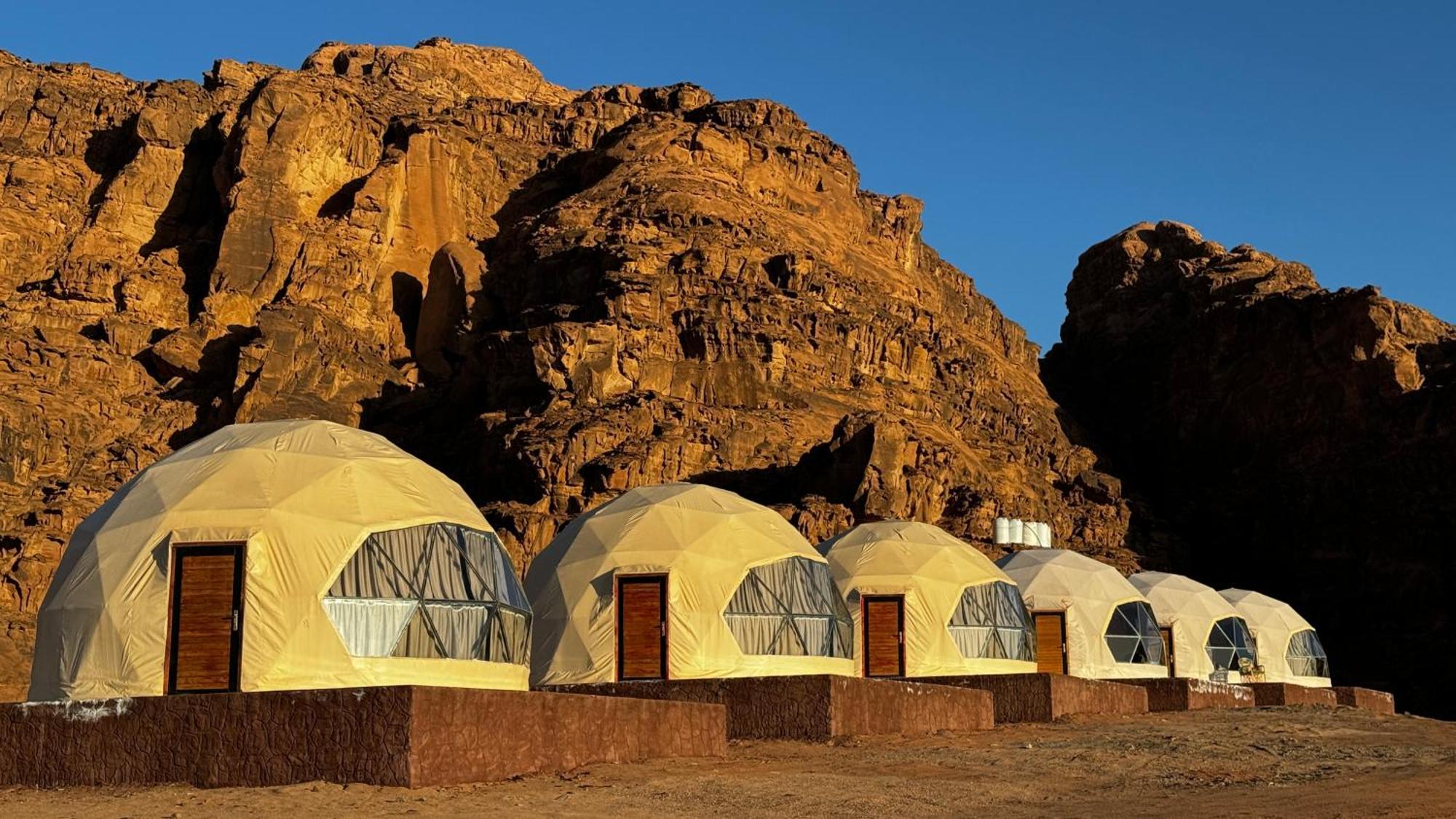 Sultan Al_ wadi rum Hotel Bagian luar foto