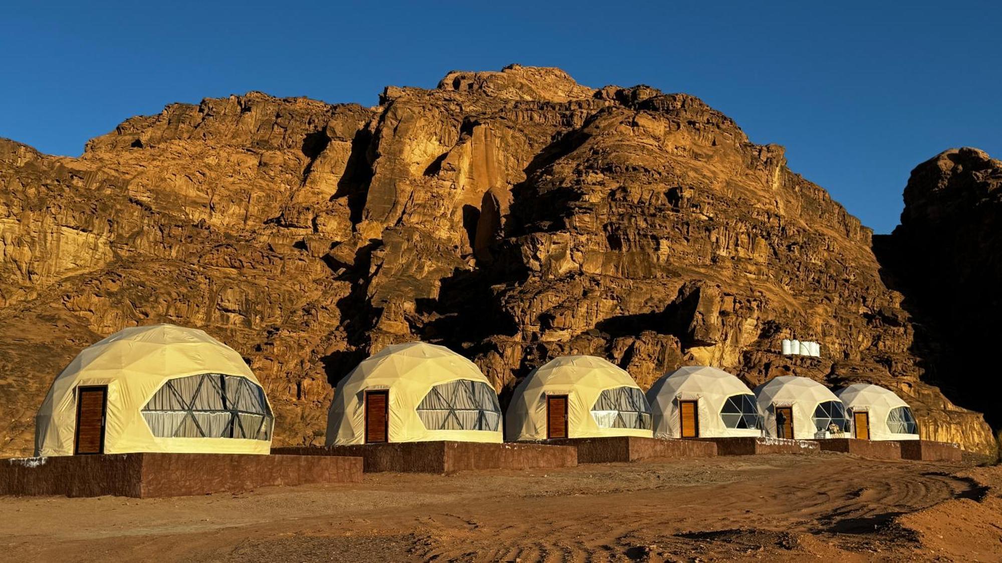 Sultan Al_ wadi rum Hotel Bagian luar foto